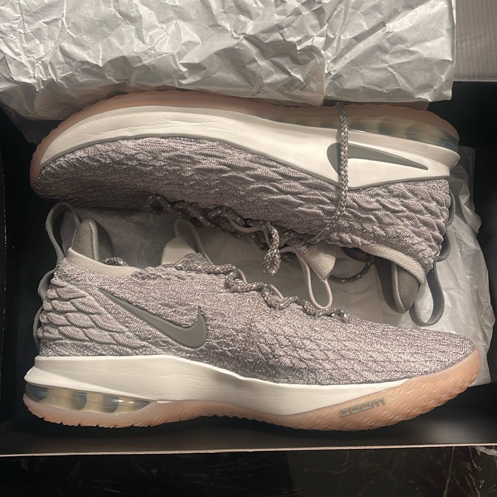 Nike LeBron 15 Low Light Bone Size 12